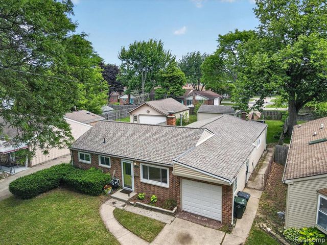 22611 Detour Street, Saint Clair Shores, MI 48082