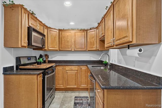 22611 Detour Street, Saint Clair Shores, MI 48082