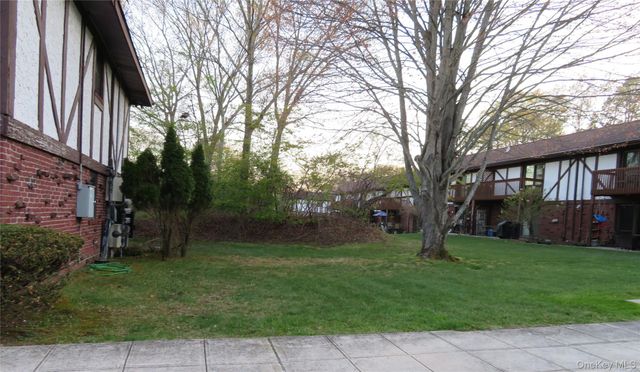 129 Bailey Court 129, Middle Island, NY 11953