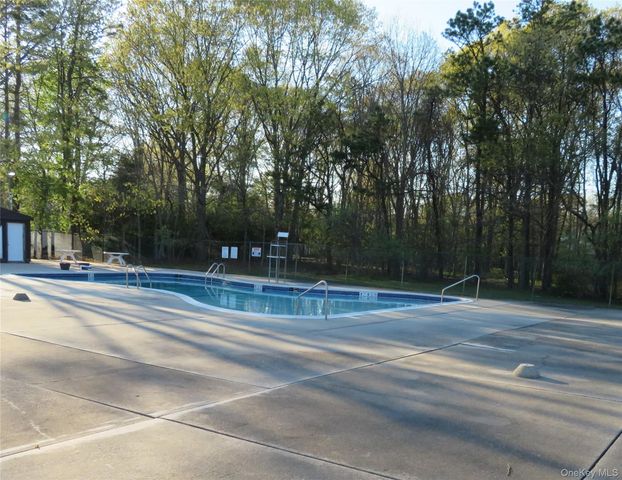 129 Bailey Court 129, Middle Island, NY 11953