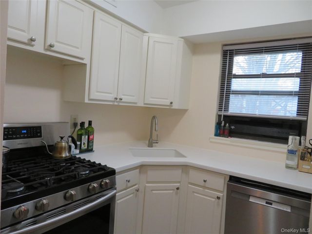 129 Bailey Court 129, Middle Island, NY 11953
