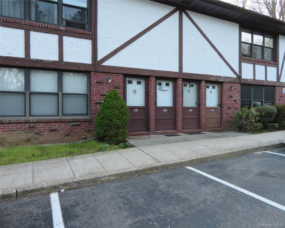 129 Bailey Court 129, Middle Island, NY 11953