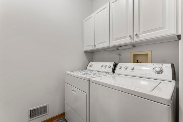 1656 Oakbrooke Way, Eagan, MN 55122