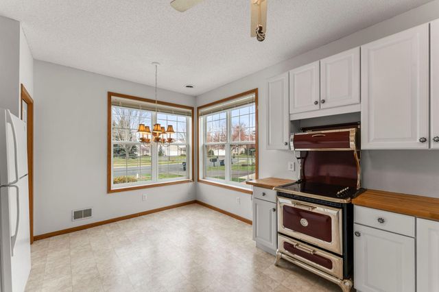 1656 Oakbrooke Way, Eagan, MN 55122