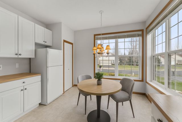 1656 Oakbrooke Way, Eagan, MN 55122