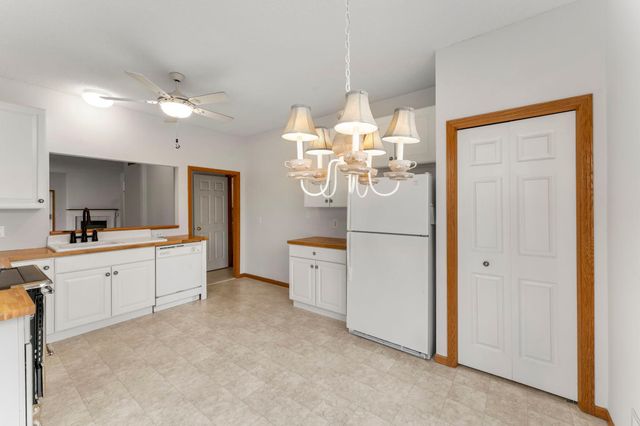 1656 Oakbrooke Way, Eagan, MN 55122