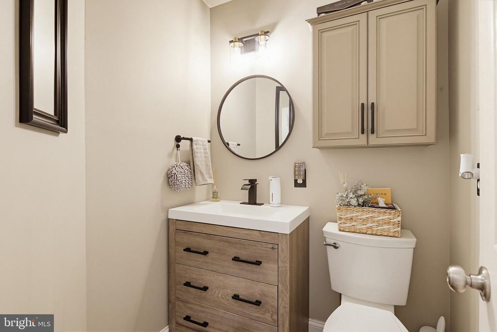 Image 20 of property listing at 3905 ABERDEEN WAY, Frederick, MD 21704