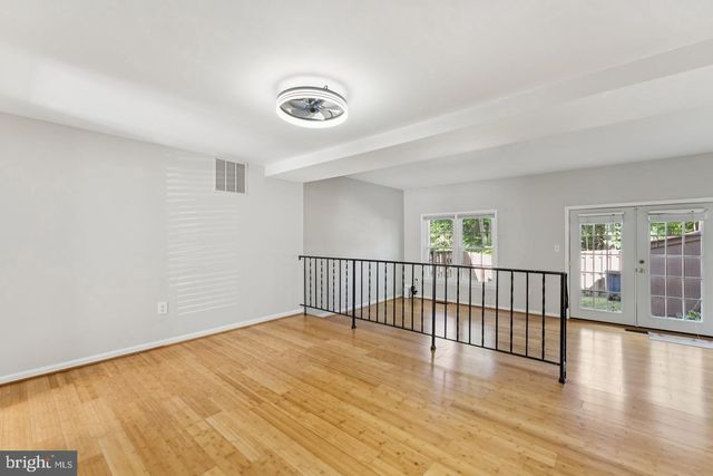 12098 WINONA DR, Woodbridge, VA 22192