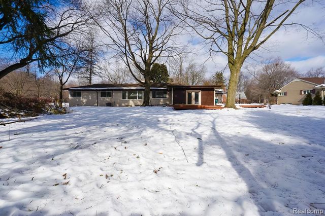 19041 Bungalow Drive, Lathrup Village, MI 48076