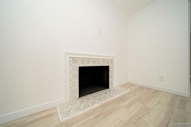 19041 Bungalow Drive, Lathrup Village, MI 48076