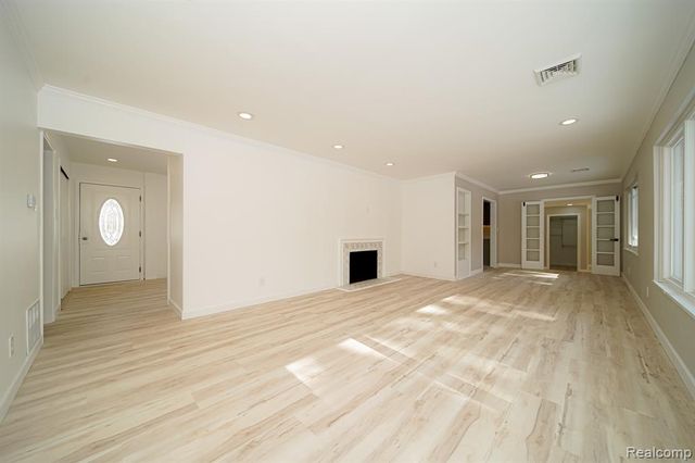 19041 Bungalow Drive, Lathrup Village, MI 48076