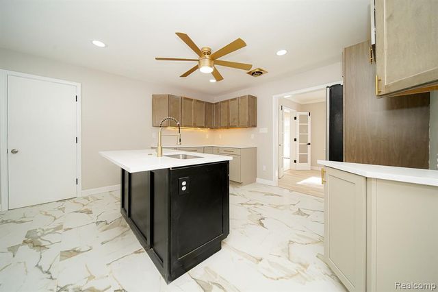 19041 Bungalow Drive, Lathrup Village, MI 48076