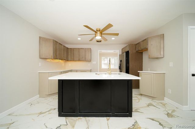 19041 Bungalow Drive, Lathrup Village, MI 48076