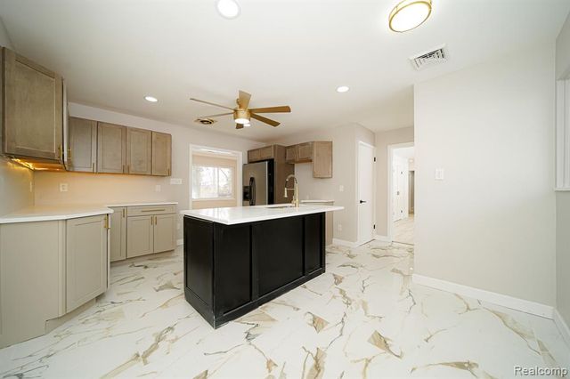 19041 Bungalow Drive, Lathrup Village, MI 48076