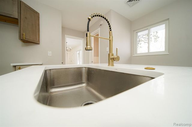 19041 Bungalow Drive, Lathrup Village, MI 48076