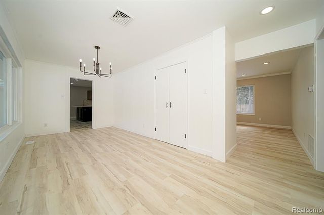 19041 Bungalow Drive, Lathrup Village, MI 48076