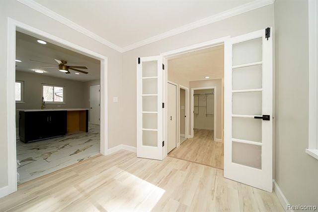 19041 Bungalow Drive, Lathrup Village, MI 48076