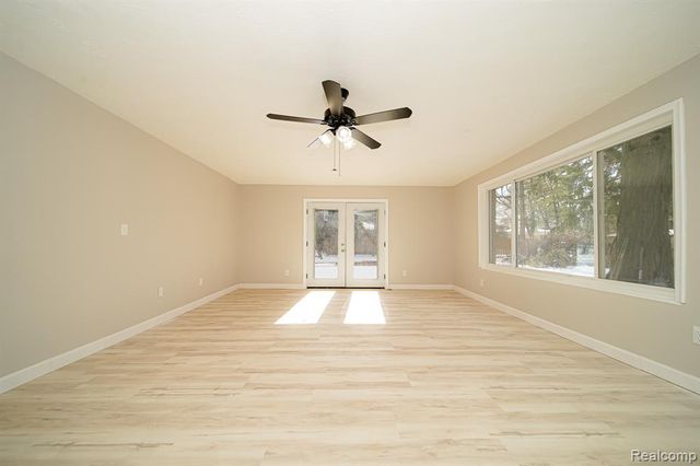 19041 Bungalow Drive, Lathrup Village, MI 48076