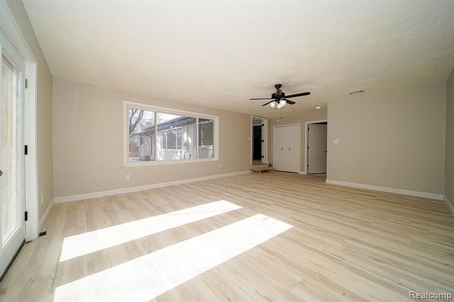 19041 Bungalow Drive, Lathrup Village, MI 48076