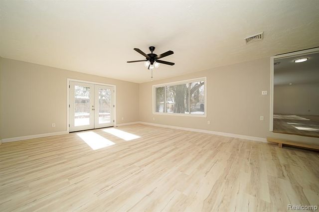 19041 Bungalow Drive, Lathrup Village, MI 48076