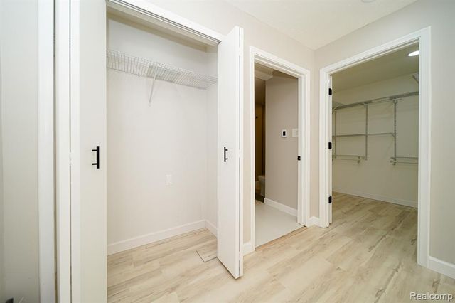 19041 Bungalow Drive, Lathrup Village, MI 48076