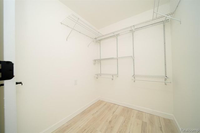 19041 Bungalow Drive, Lathrup Village, MI 48076