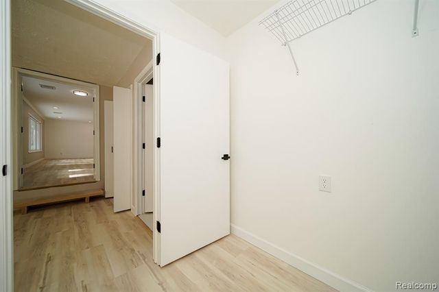 19041 Bungalow Drive, Lathrup Village, MI 48076