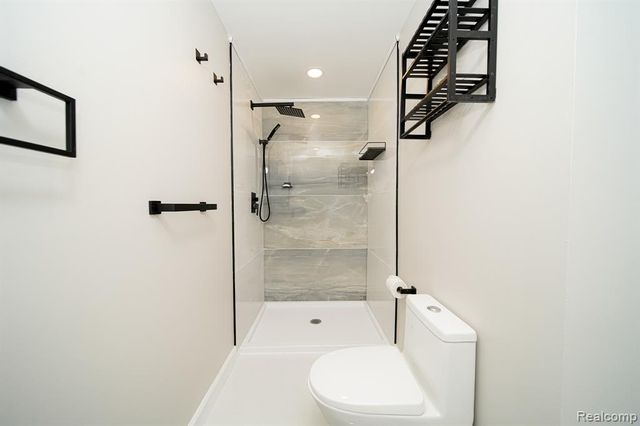 19041 Bungalow Drive, Lathrup Village, MI 48076