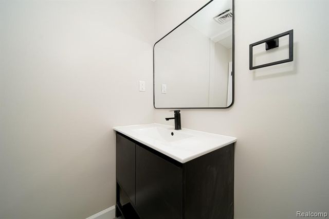 19041 Bungalow Drive, Lathrup Village, MI 48076