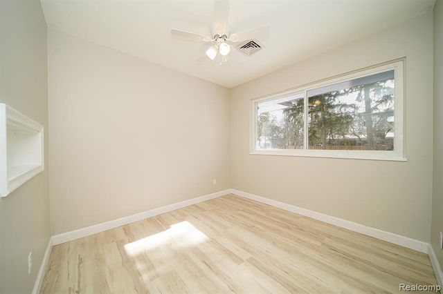 19041 Bungalow Drive, Lathrup Village, MI 48076