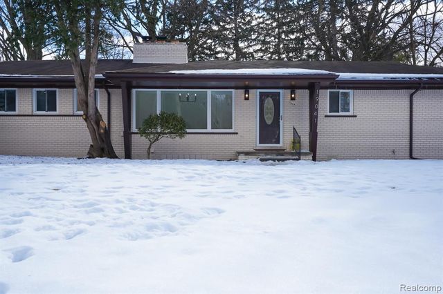 19041 Bungalow Drive, Lathrup Village, MI 48076