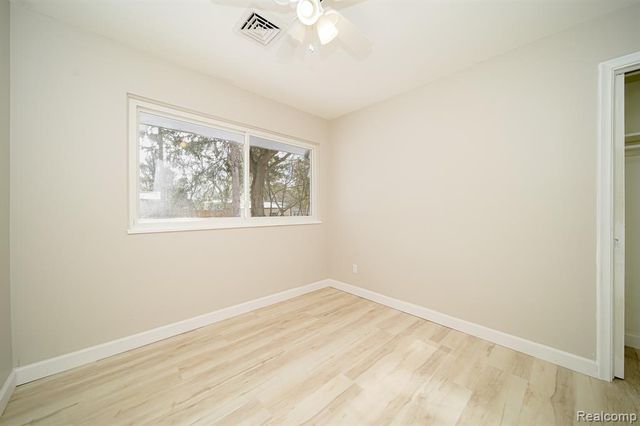 19041 Bungalow Drive, Lathrup Village, MI 48076