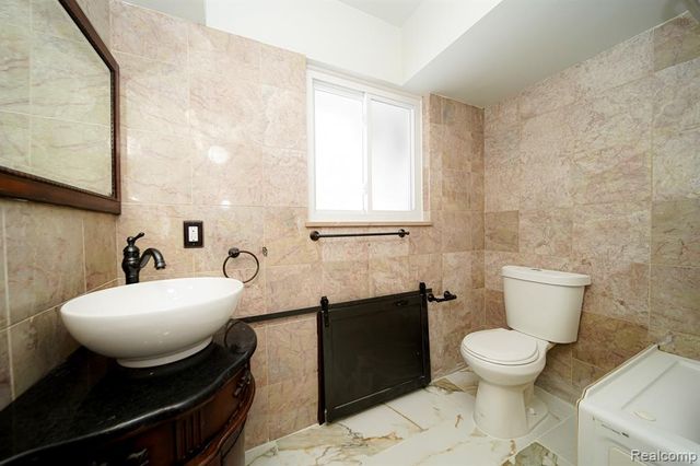 19041 Bungalow Drive, Lathrup Village, MI 48076