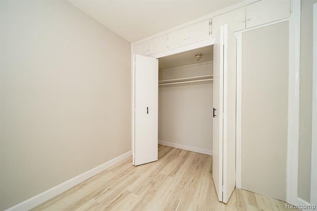 19041 Bungalow Drive, Lathrup Village, MI 48076