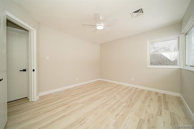 19041 Bungalow Drive, Lathrup Village, MI 48076