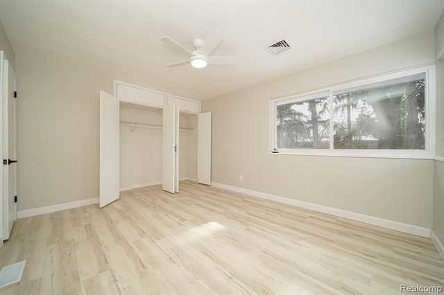 19041 Bungalow Drive, Lathrup Village, MI 48076