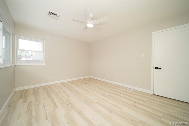 19041 Bungalow Drive, Lathrup Village, MI 48076