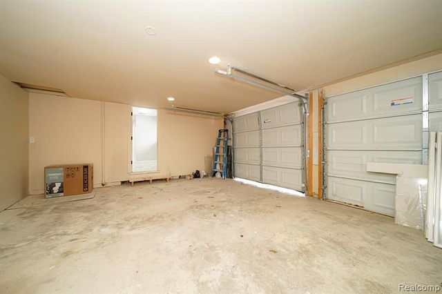 19041 Bungalow Drive, Lathrup Village, MI 48076