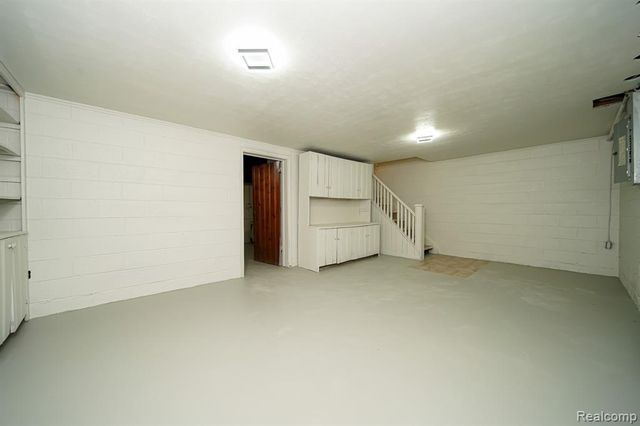 19041 Bungalow Drive, Lathrup Village, MI 48076