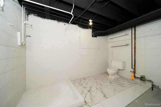 19041 Bungalow Drive, Lathrup Village, MI 48076