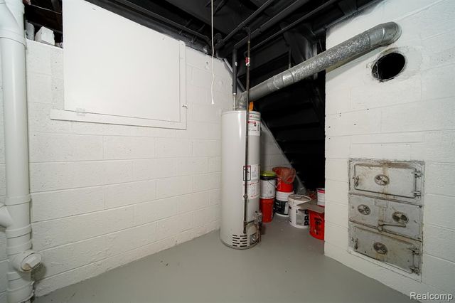 19041 Bungalow Drive, Lathrup Village, MI 48076