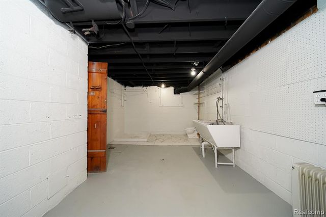 19041 Bungalow Drive, Lathrup Village, MI 48076