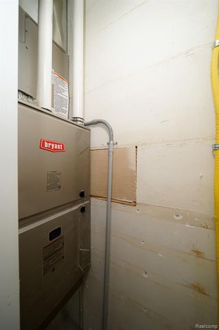 19041 Bungalow Drive, Lathrup Village, MI 48076