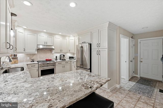 806 MAHONE DR, Winchester, VA 22601