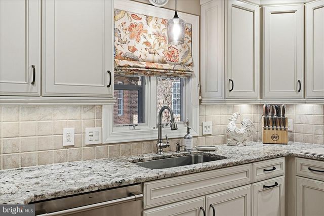 806 MAHONE DR, Winchester, VA 22601