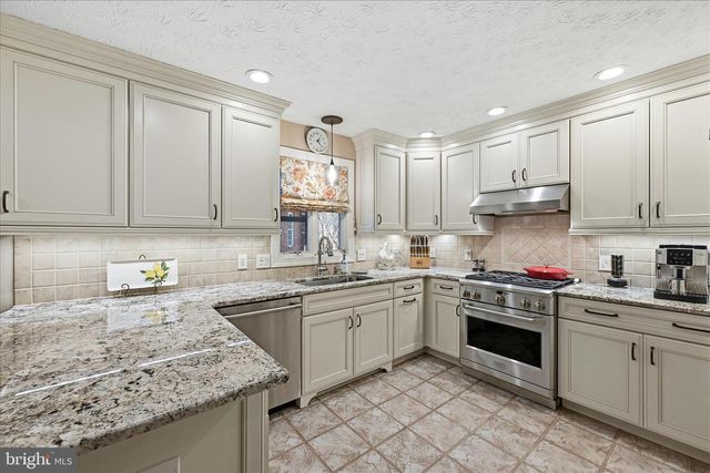 806 MAHONE DR, Winchester, VA 22601