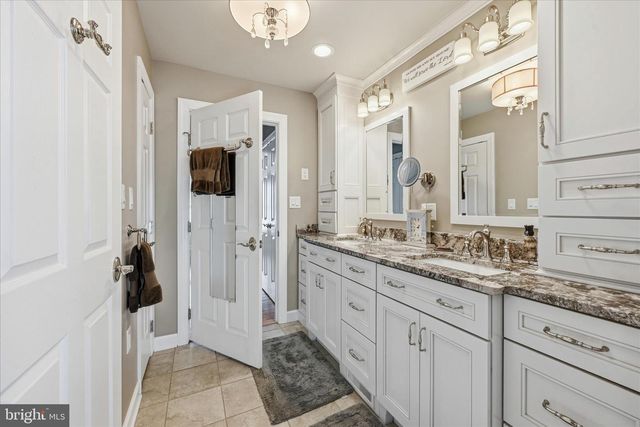 806 MAHONE DR, Winchester, VA 22601