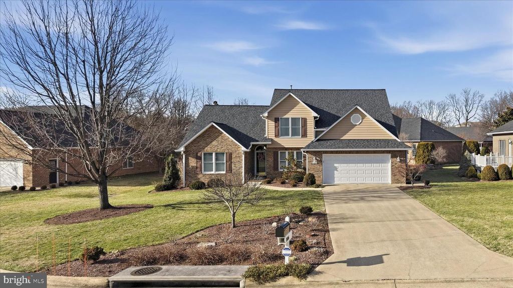 806 MAHONE DR, Winchester, VA 22601