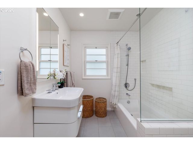 4205 Ne 18TH Ave, Portland, OR 97211