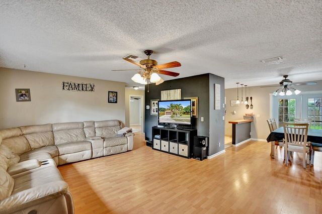 125 Seagull Court, Royal Palm Beach, FL 33411